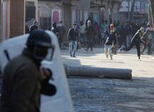 कश्मीर में फिर आतंकियों की ढाल बने \'पत्थरबाज\', आज अलगाववादियों ने बुलाया बंद