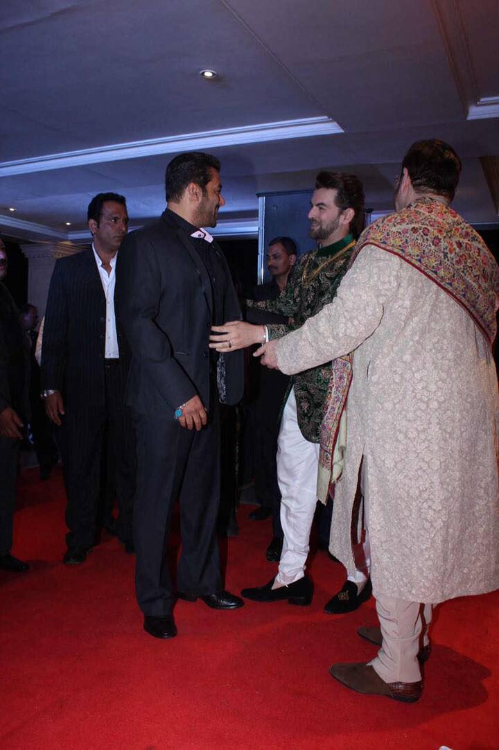 नील और रुक्मिणी की इस रिसेप्शन पार्टी में बॉलीवुड के दबंग सलमान खान और उनकी गर्लफ्रैंड यूलिया वंतूर ने भी शिरकत की.