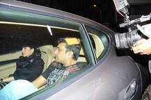 PICS: बेटी सारा के साथ सैफ-करीना ने की पार्टी, फ्रेंड के साथ पहुंची करिश्मा, रनबीर भी थे मौजूद