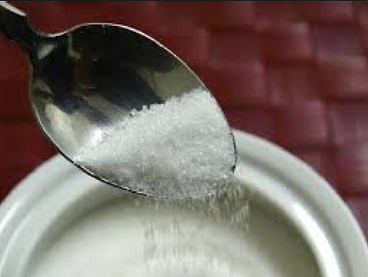 शुगर को करते हैं नजरअंदाज: जो लोग खाने में कम मीठा खाते हैं या ऐसे फूड बहुत कम खाते हैं जिसमें मीठा होता है, उनका वजन बहुत कम बढ़ता है. इतना ही नहीं, ऐसे लोग हरी सब्जियां अधिक खाते हैं.