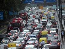 दिल्ली में पुरानी कार लेकर निकल रहे हैं तो हो जाएं अलर्ट! देना पड़ सकता 10 हजार रुपये जुर्माना