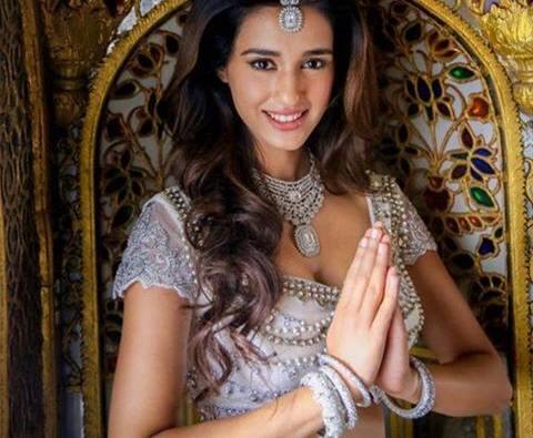 दिशा पटानी इससे पहले 'एम.एस.धोनी-द अनटोल्ड स्टोरी' में नजर आ चुकी हैं. अब ये खबर सामने आ रही हैं कि किसी वजह के चलते दिशा 'स्टूडेंट ऑफ़ द ईयर 2' फिल्म का हिस्सा नहीं होंगी.