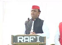 अखिलेश का मोदी पर हमला, अमिताभ को नसीहत ‘गुजरात के गधों का प्रचार बंद करे\'