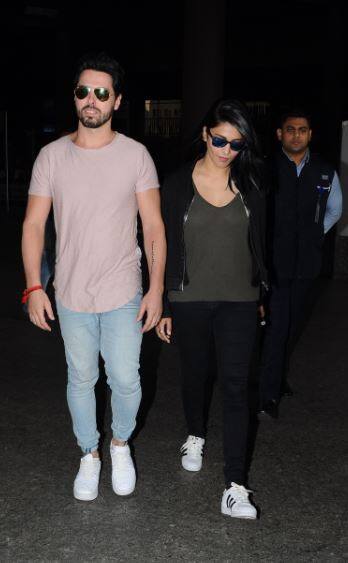 तस्वीरों में श्रुति जिस तरह से कैमरे से नज़रें चुराती नज़र आ रही हैं उससे तो इन बातों को काफी बल मिलता है.