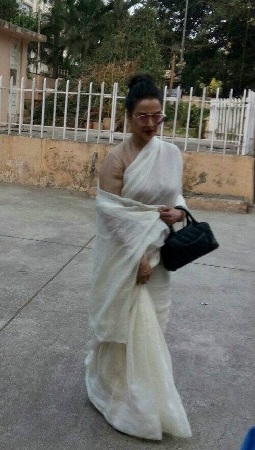 रेखा (तस्वीर: जूम)