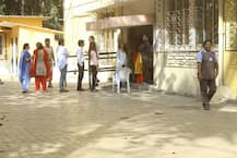 BMC elections: वोट करने पहुंची अभिनेत्री श्रद्धा कपूर, भीड़ होने पर क़तार मे खड़ी रहीं