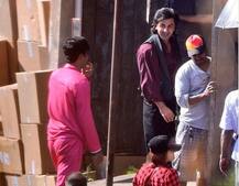 बायोपिक के लिए रणबीर ने खुद को संजय की तरह बदला, FIRST LOOK का हुआ खुलासा!!