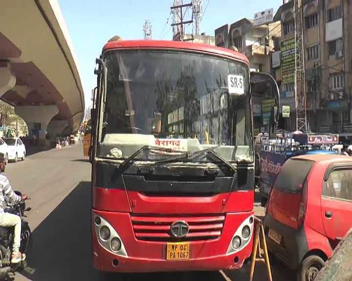 भोपाल: दिनदहाड़े चलती बस में शख्स की चाकू मार कर हत्या, बदमाश फरार