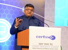 केंद्रीय मंत्री रविशंकर प्रसाद ने लॉन्च किया पैनिक बटन के साथ भारत का पहला हैंडसेट