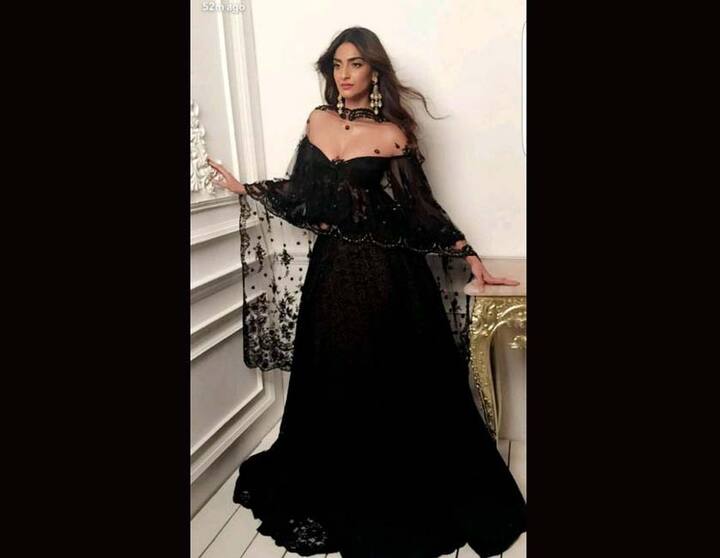 Sonam kapoor hot snapchat part 5 #sonamkapoor #bollywood #hot #sexy #beautiful A post shared by Bad Man snaps (@badmansnaps) on Feb 21, 2017 at 7:04pm PST
