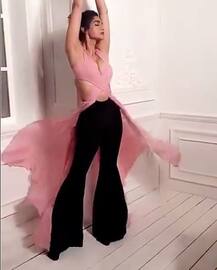 लेटेस्ट फोटोशूट में पहले से और भी हसीन हुईं सोनम कपूर, इंस्टाग्राम पर शेयर किया वीडियो