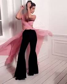 लेटेस्ट फोटोशूट में पहले से और भी हसीन हुईं सोनम कपूर, इंस्टाग्राम पर शेयर किया वीडियो