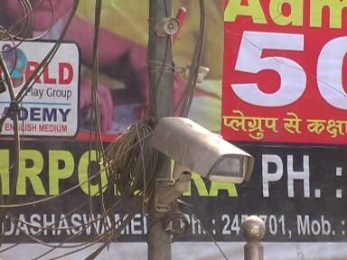 बाबा के दरबार में लाइनों में होकर ही आम श्रद्धालुओं को जाना होगा. दिव्यांग और वृद्ध श्रद्घालुओं के लिए अलग व्यवस्था की गई है. 