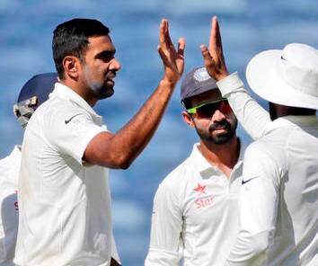 एक सीज़न में सबसे ज्यादा विकेट लेकर अश्विन ने तोड़ा बड़ा RECORD एक सीज़न में सबसे ज्यादा विकेट लेकर अश्विन ने तोड़ा बड़ा RECORD