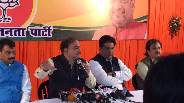 Union Minister Ananth Kumar In Varanasi Uttar Pradesh यूपी चुनाव: अनंत कुमार ने कहा, 'एसपी-कांग्रेस की सरकार ‘जानलेवा’'