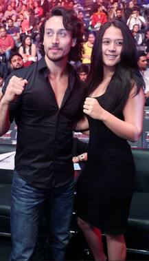 बहन कृष्णा के साथ सुपर फाइट लीग अटेंड करने पहुंचे टाइगर श्राफ