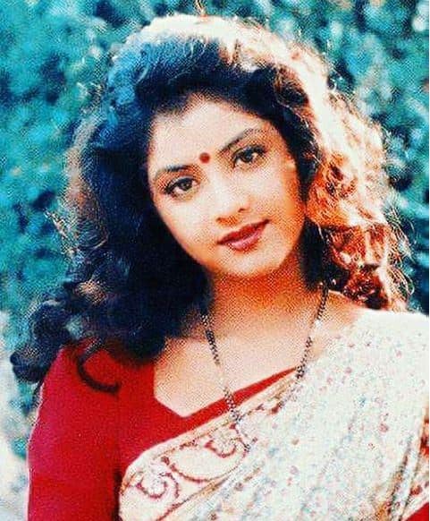 24. दिव्या की मौत के कुछ साल बाद साजिद ने दूसरी शादी कर ली. दिव्या के माता-पिता आज भी साजिद और उनकी पत्नी वर्धा के बेहद करीब हैं. दिव्या के पिता के मुताबिक, साजिद के साथ बहुत अच्छा रिश्ता है. (फोटो क्रेडिट- इंस्टाग्राम)