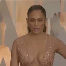 गोल्डन गाउन पहनकर ऑस्कर अटेंड करने पहुंचीं जेनिफर लोपेज