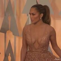 गोल्डन गाउन पहनकर ऑस्कर अटेंड करने पहुंचीं जेनिफर लोपेज