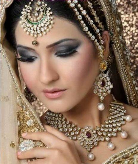 चेहरे के आकार के हिसाब से इस तरह चुनें गहने! How To Choose Jewellery That Flatters Your Face And Skin चेहरे के आकार के हिसाब से इस तरह चुनें गहने!