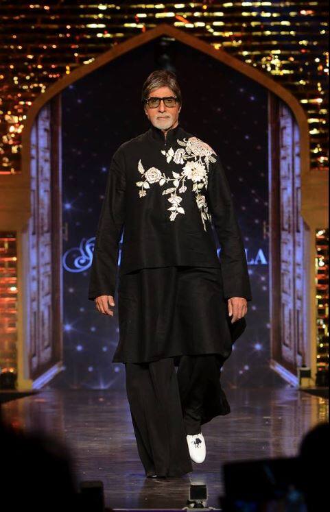 अमिताभ ने इस इवेंट की तस्वीर ट्विटर पर शेयर करते हुए लिखा है कि हर बच्चे को लंबी और स्वस्थ उम्र मिलनी चाहिए.