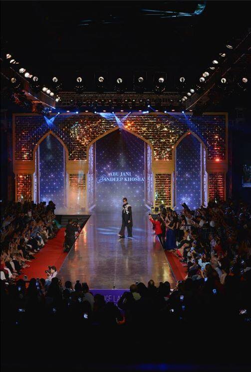 वरुण और आलिया ने अमिताभ के साथ मिलकर स्टेज पर जमकर मस्ती की.