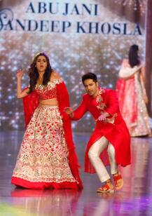 अमिताभ बच्चन, यूलिया वंतूर से लेकर आलिया और वरुण तक सभी ने रैंप पर बिखेरा जादू, देखें तस्वीरें