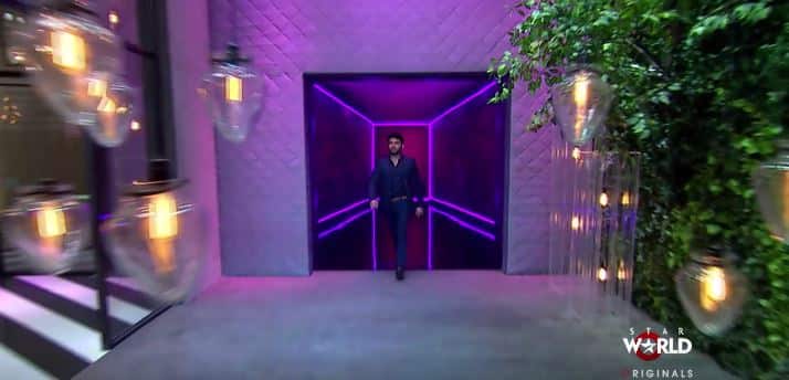 टीवी शो 'कॉफी विद करण' में इस रविवार कॉमेडी की दुनिया के मशहूर स्टार कपिल शर्मा पहुंचने वाले हैं. स्टार वर्ल्ड ने इस शो का प्रोमो अपने फेसबुक पेज पर शेयर किया है. प्रोमो में कपिल की बातों पर करण बहुत हंसते हुए नजर आ रहे हैं. आगे की स्लाइड्स में जानें कपिल ने किस शब्द को बताया अपने लिए समस्या...