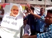 मर्यादा भूले नीतीश के मंत्री, पीएम मोदी की तस्वीर पर पड़वाए जूते, अपशब्द भी कहे