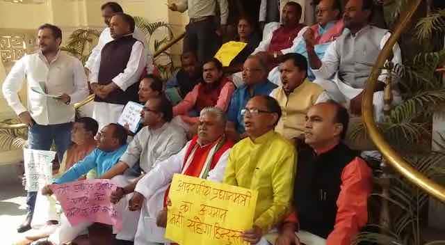 बिहार : पीएम मोदी पर 'अभद्र टिप्पणी' के बाद बढ़ा बवाल, विधानसभा में हंगामा Ruckus In Bihar Assembly Bjp Demands Reginganation Of Minister बिहार : पीएम मोदी पर 'अभद्र टिप्पणी' के बाद बढ़ा बवाल, विधानसभा में हंगामा