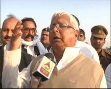 यूपी चुनाव में लालू का वार, कहा- \'मैं चुनावों का डाक्टर हूं, बीजेपी वाले कंपाउंडर\'