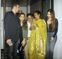 मलाइका अरोड़ा की मां के बर्थडे पार्टी में पहुंचे अरबाज खान, देखें तस्वीरें