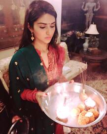 IN PICS : अपनी दादी नूतन जैसी खूबसूरत हैं 24 साल की प्रनूतन!