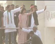 PM मोदी के बाद गठबंधन का शक्ति प्रदर्शन, वाराणसी में जारी है अखिलेश-राहुल और डिंपल का रोड शो