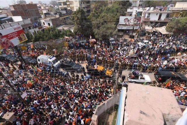 पीएम के रोड शो में जुटी भारी भीड़.