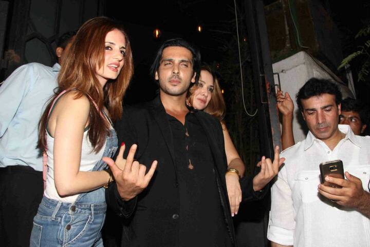 फरदीन खान के बुलावे पर जायेद खान और सुजैन खान भी इस पार्टी में पहुंचे थे.