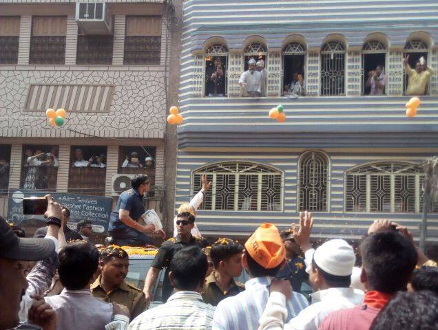 तस्वीरों में देखें...मुस्लिम बहुल इलाकों में हुआ PM मोदी का दिल खोलकर स्वागत