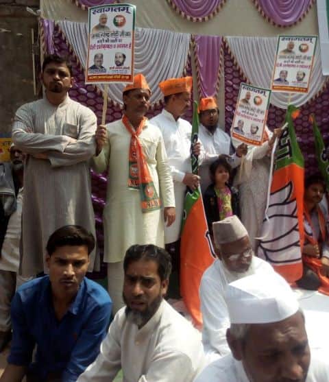 तस्वीरों में देखें...मुस्लिम बहुल इलाकों में हुआ PM मोदी का दिल खोलकर स्वागत