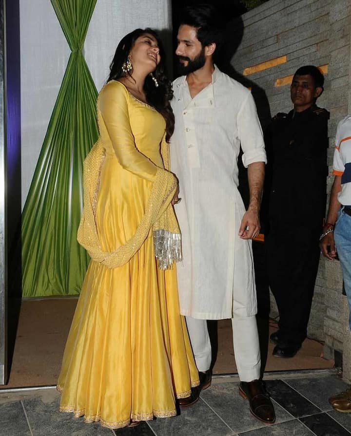 शाहिद कपूर पत्नी मीरा के साथ पहुंचे (Photo: Manav Mangalani)