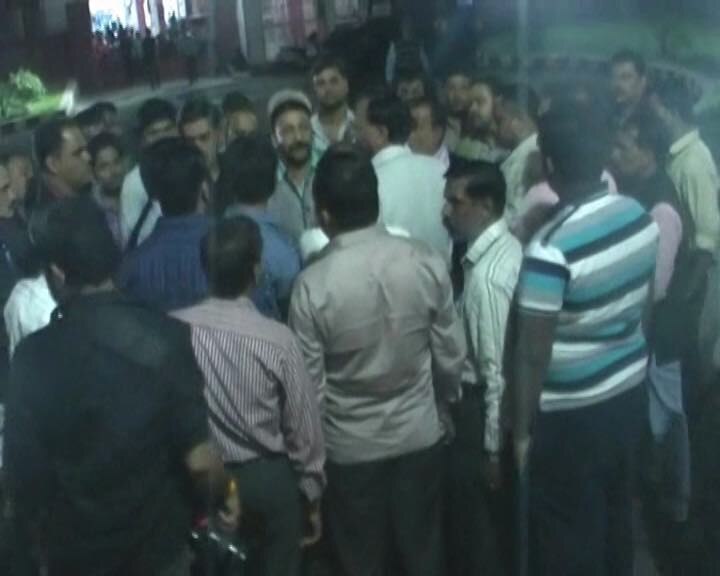 Lucknow Robbery At Gunpoint यूपी : चुनावी शोर के बीच अपराधियों का आतंक, गोली चलाकर लूटे 50 लाख के गहने