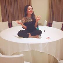 नेहा कक्कड़ का प्रोग्राम रद्द होने पर डीयू में झड़प