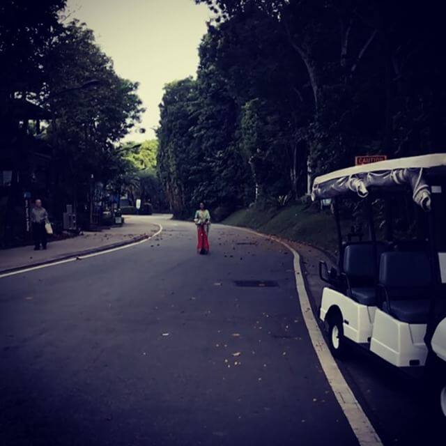 शूटिंग से वक्त निकाल कर गोपी बहू यानि देवोलीना भट्टाचार्या बीच की सैर पर निकली थीं.