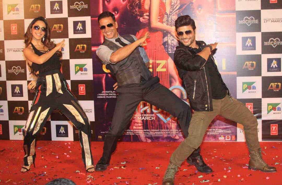 VIDEO: ‘तू चीज़ बड़ी है मस्त मस्त’ के लॉन्च पर अक्षय कुमार ने दिखाए पुराने DANCE STEPS Video Akshay Kumar Dance At The Launch Of Tu Cheez Badi Hai Mast Song From Machine VIDEO: ‘तू चीज़ बड़ी है मस्त मस्त’ के लॉन्च पर अक्षय कुमार ने दिखाए पुराने DANCE STEPS