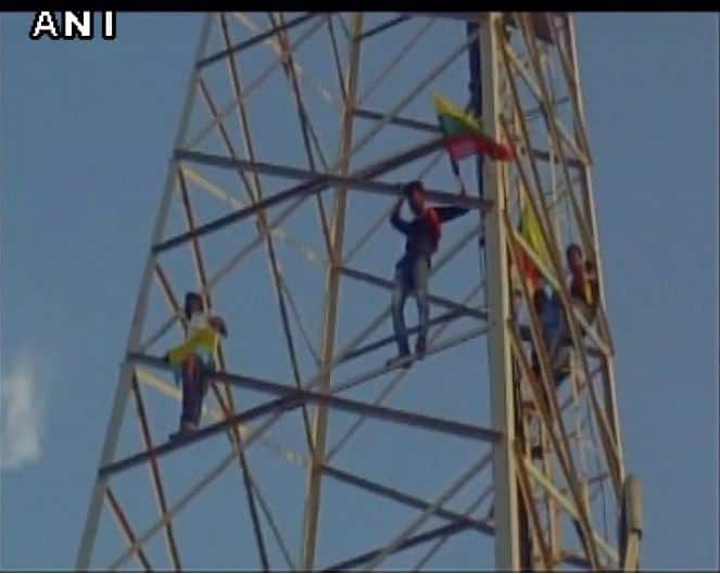 मछुआरों ने आरोप लगाया कि पाक जलडमरूमध्य में मछली पकड़ने के मुद्दे पर श्रीलंका और भारतीय अधिकारियों के बीच कोई उचित तालमेल नहीं है. 