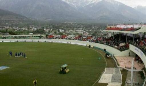 उससे पहले भी साल 1896 में इंग्लैंड और ऑस्ट्रेलिया के बीच ओवल के मैदान पर गेंदबाज़ों ने टेस्ट हर एक पारी में 6-6 विकेट झटक लिए थे.