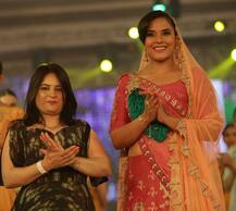 ऋचा चड्ढ़ा ने शाही लुक में किया रैंप वॉक