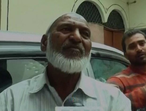 Wont Accept A Traitors Body Father Of Terror Suspect Saifullah लखनऊ एनकाउंटर: आतंक को एक देशभक्त पिता का जवाब, 'बेटा देश से बड़ा नहीं'