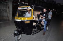 ऑटो की सवारी करती नज़र आईं अक्षरा हसन