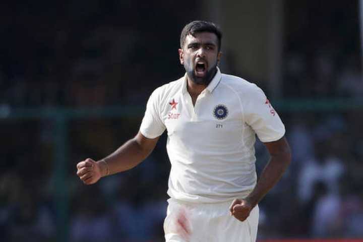 अश्विन के इस मैच में 6 विकेट लेने के साथ ही वो सबसे कम मैचों में 25 बार 5 विकेट लेने वाले दुनिया के पहले गेंदबाज बन गए हैं.