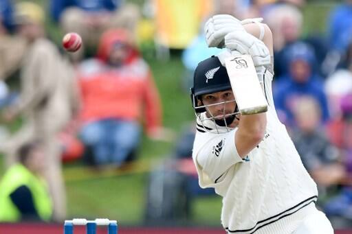 साउथ अफ्रीका और न्यूज़ीलैंड के बीच खेले जा रहे पहले टेस्ट मुकाबले में साउथ अफ्रीका के 308 रनों के जवाब में न्यूज़ीलैंड ने पहली पारी में 341 रन बना लिए हैं.